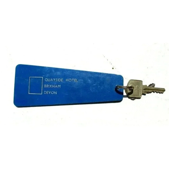 Vtg (#1) Quayside Hotel Brixham Devon ROOM KEY Keychain - Picture 1 of 2
